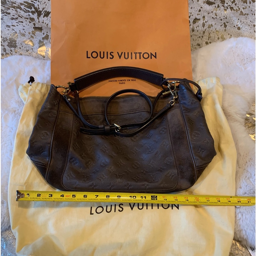 Authentic Louis Vuitton Purse.